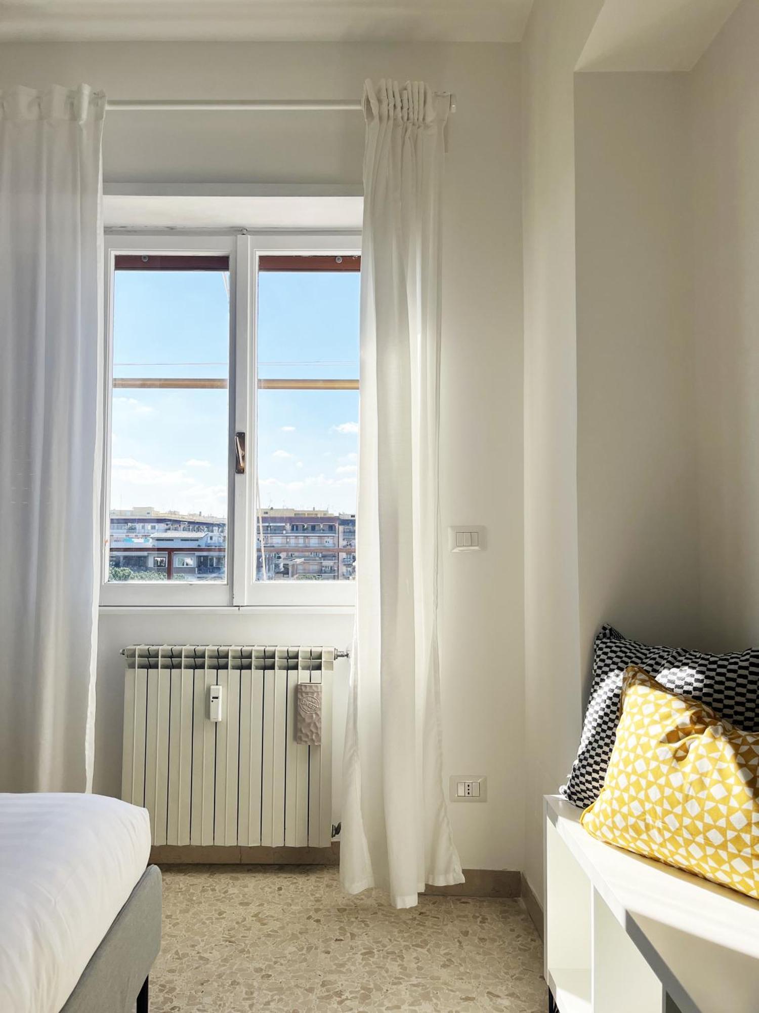 Apartment Yellow Sweet Rom